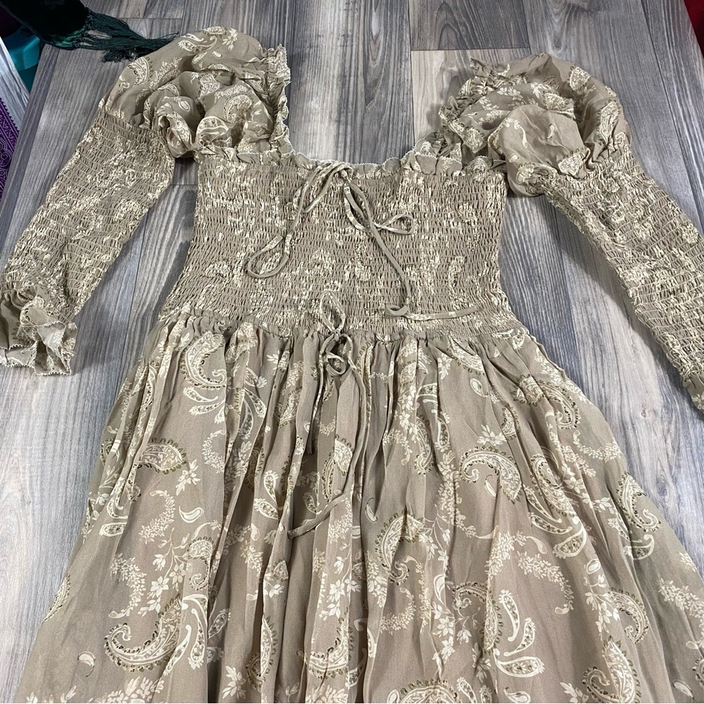 COPY - HANSEN&GRETEL Adorable paisley dress on or of shoulder puff sleeve. - Picture 2 of 14